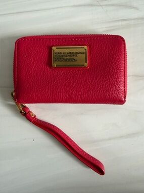 Marc by Marc Jacobs Hot Pink Leather Zip Wristlet Wallet - perfect for travel!